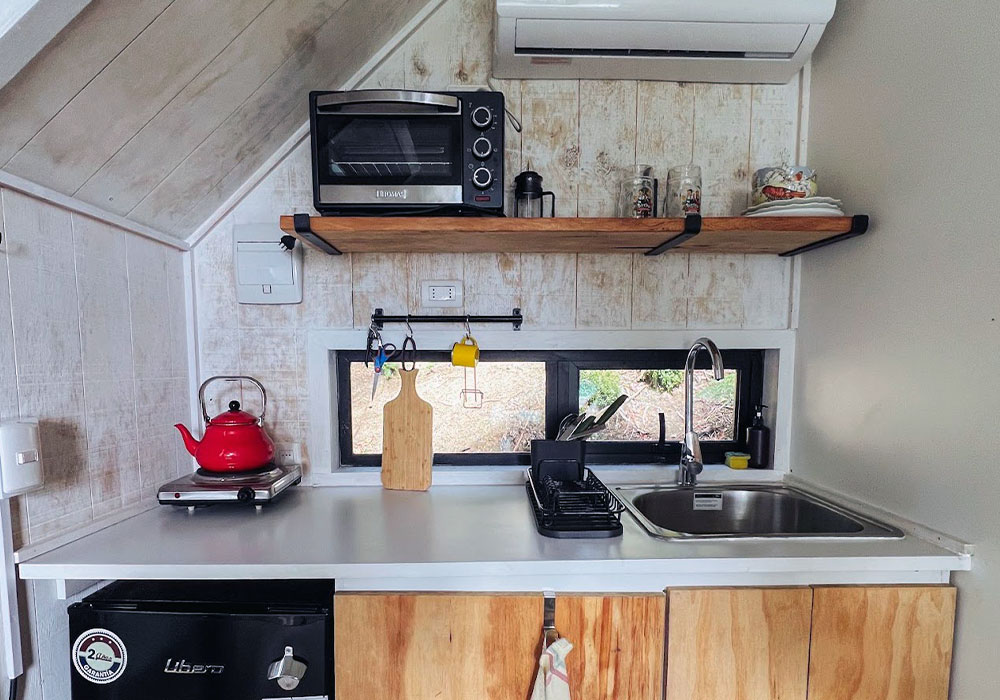 Cocina de uno de nuestros refugios que funciona con energía 100% limpia